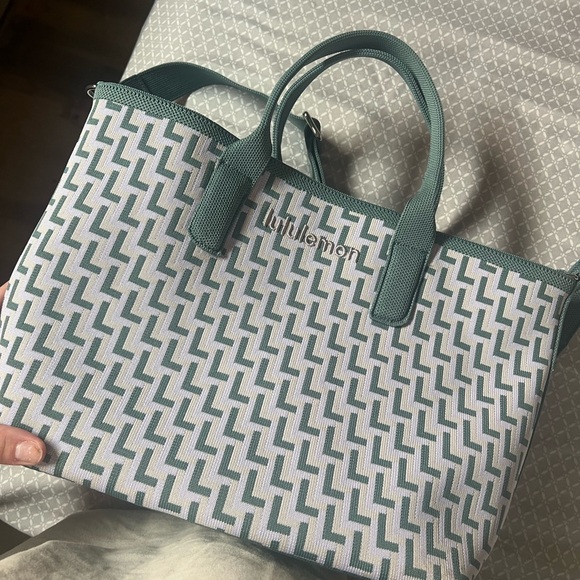 lululemon athletica Geometric Green and White Tote - Picture 1 of 6